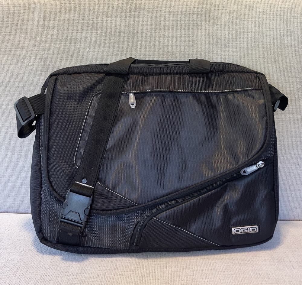 OGIO Voyager Messenger Bag Black NWOT Padded Laptop Crossbody Briefcase 17"